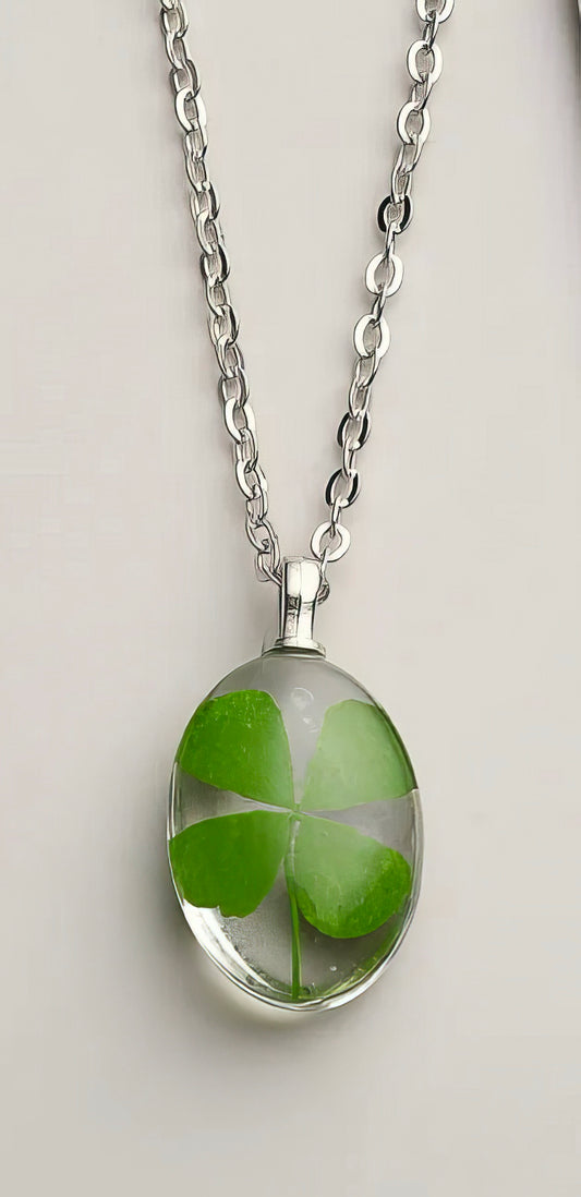 Transparent Acrylic Preserved Flower Charm Necklace in Green
