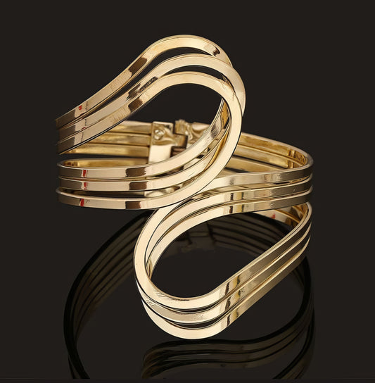 Fashion Triple Twisted Loop with Double Loop Snap Closure Bangle Bracelet in Gold