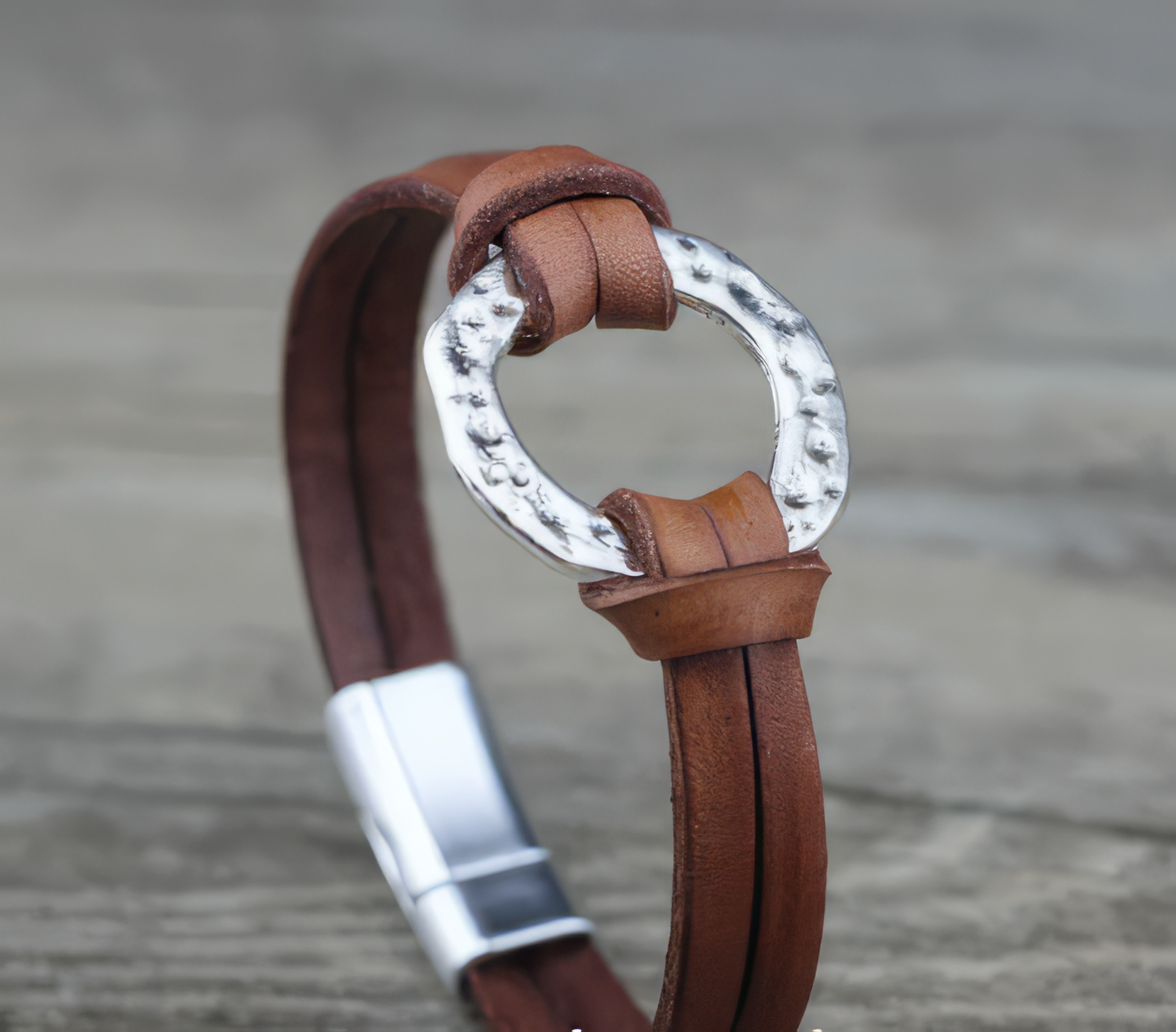 Hand Hammered Antique Silver Circle Magnetic Latch Genuine Leather Bracelet