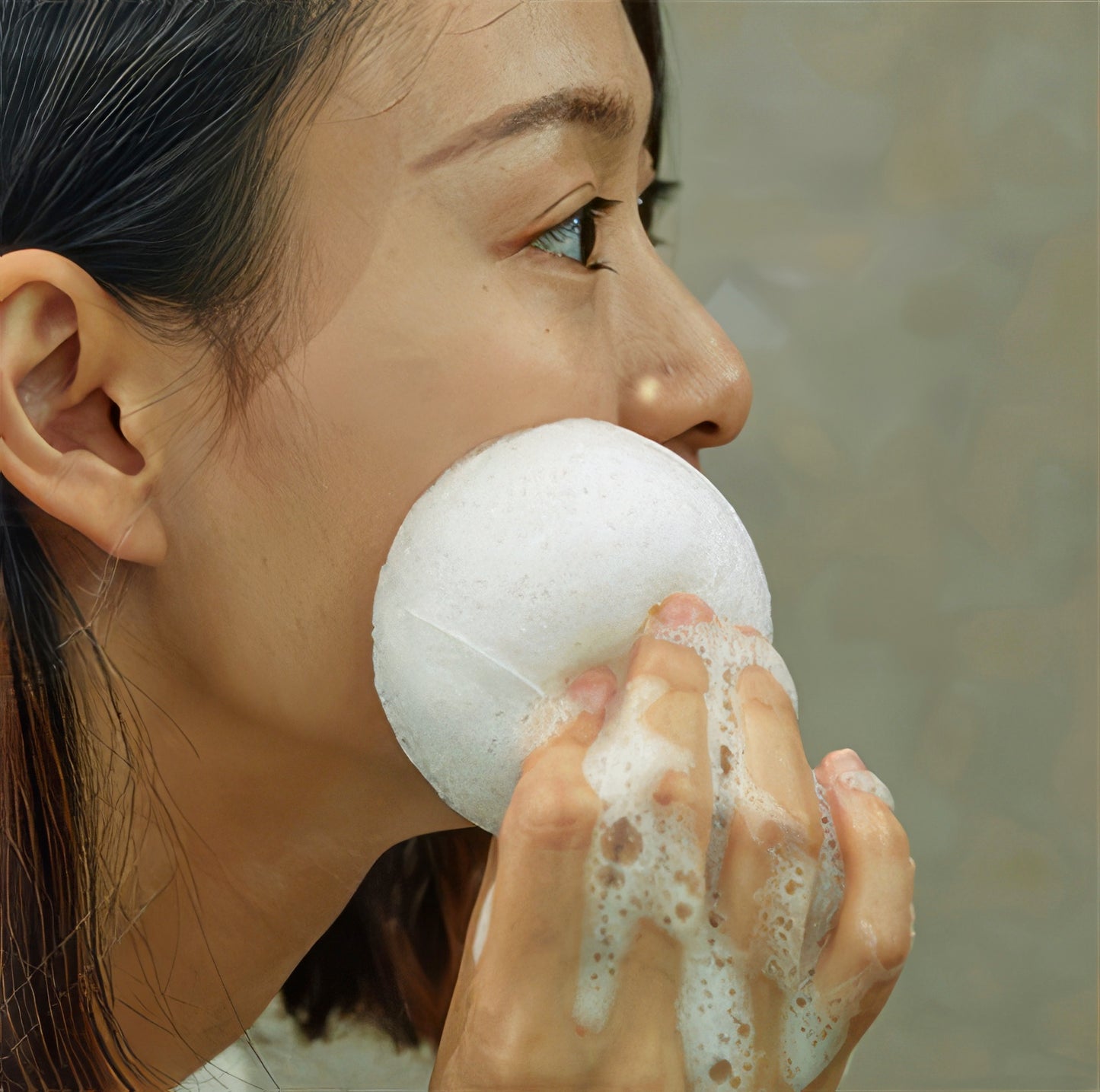 Konjac Exfoliating Sponge in White