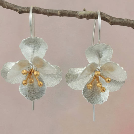 Retro Metal Flower Dangle Earrings in Silver