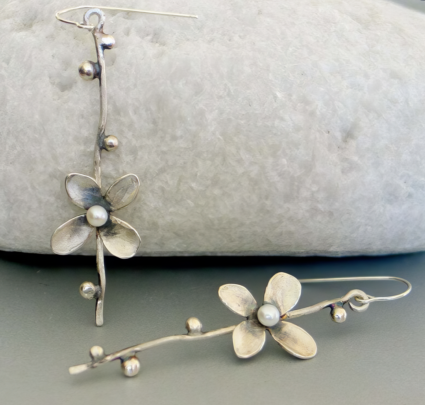 Boho Retro Flower Pearl Drop Earrings in Silver