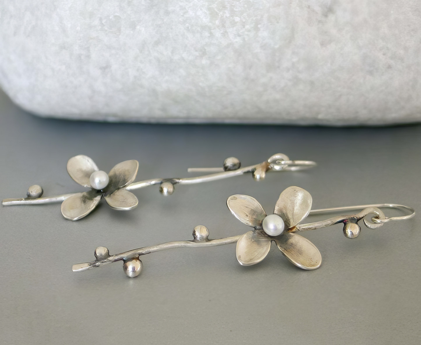 Boho Retro Flower Pearl Drop Earrings in Silver