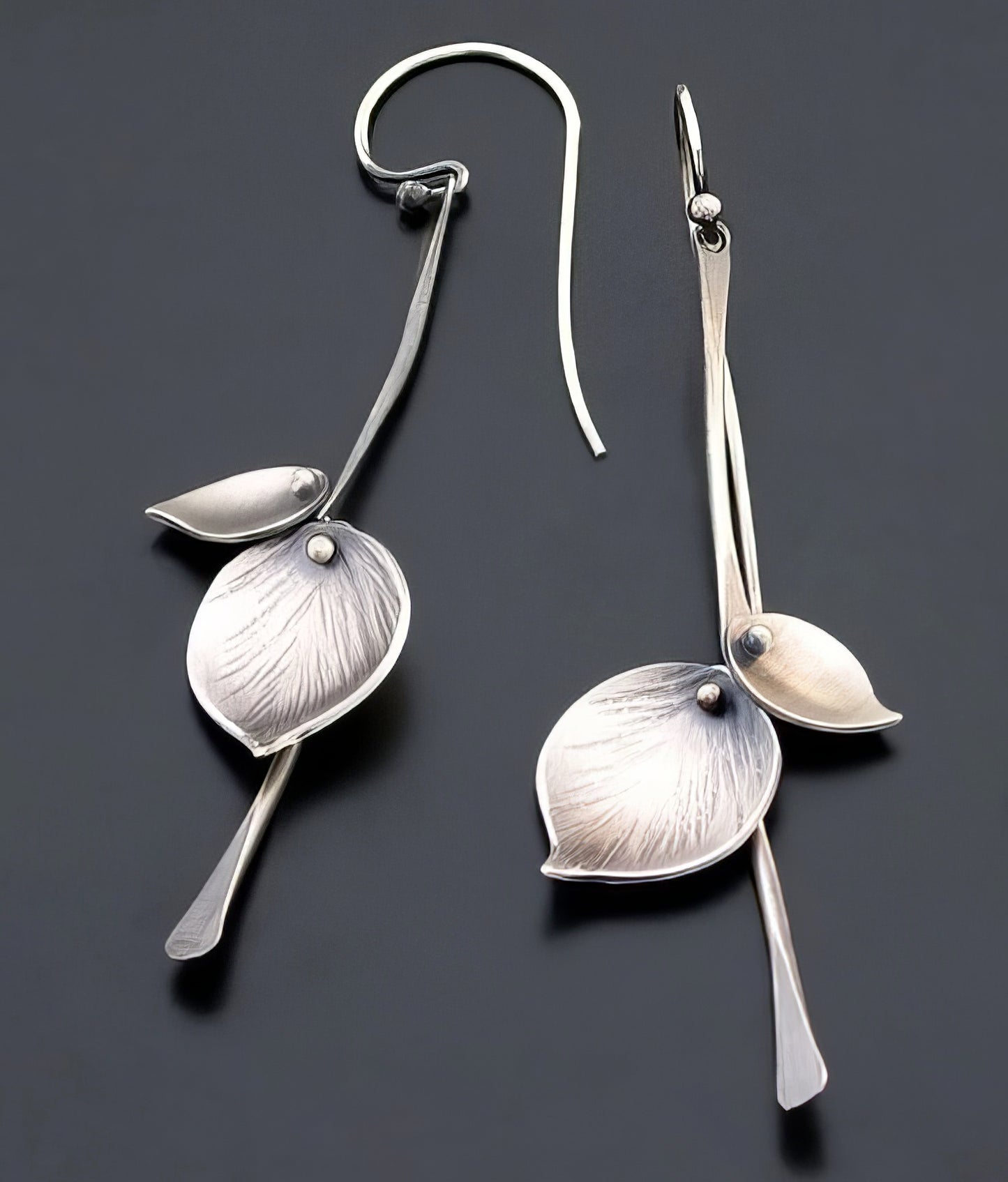 Boho Retro Lily Pad Drop Earrings in Silver