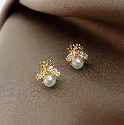 Luxurious Pearl Fashion Design Sense Bee Earrings