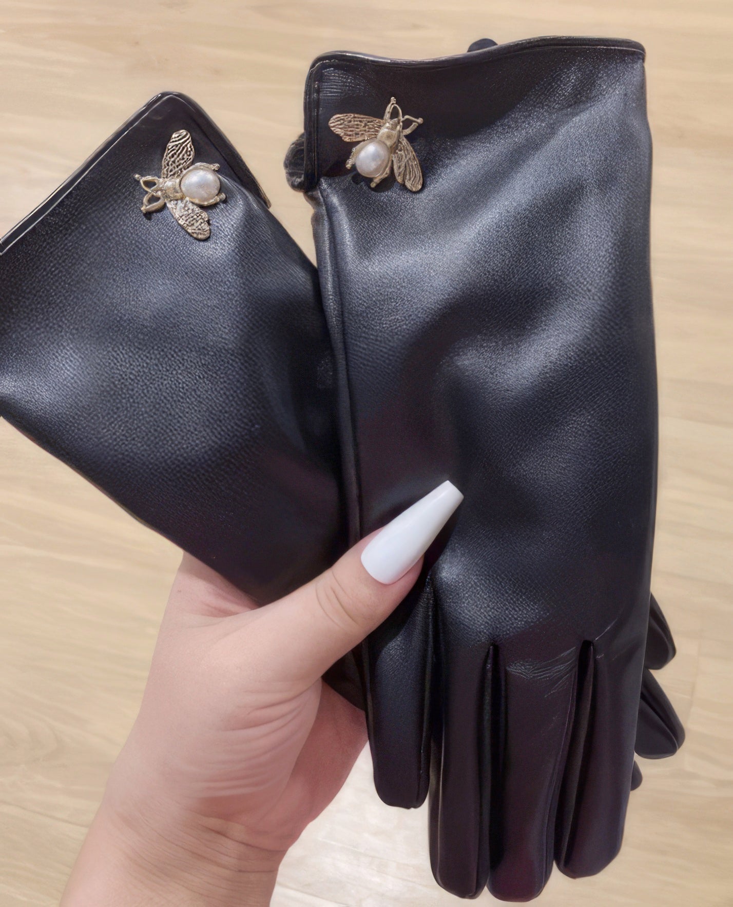 Winter And Autumn PU Leather Metal Bee Gloves