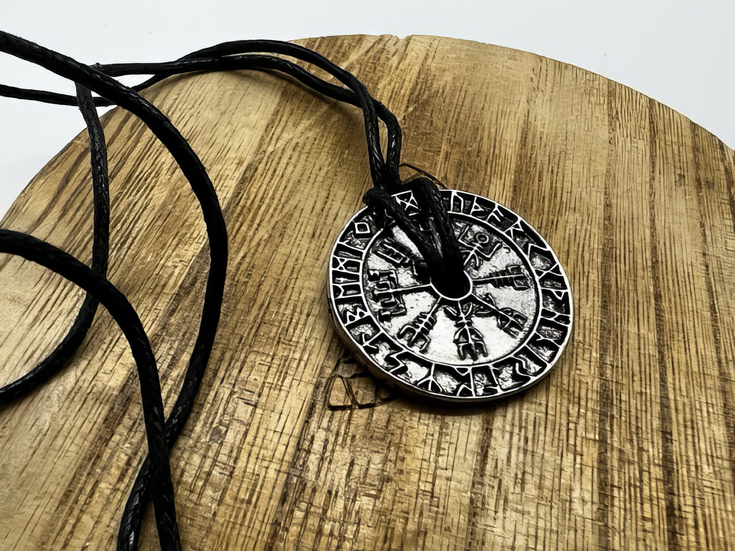 Vintage Viking Rune Compass High Quality Metal Amulet Necklace in Black