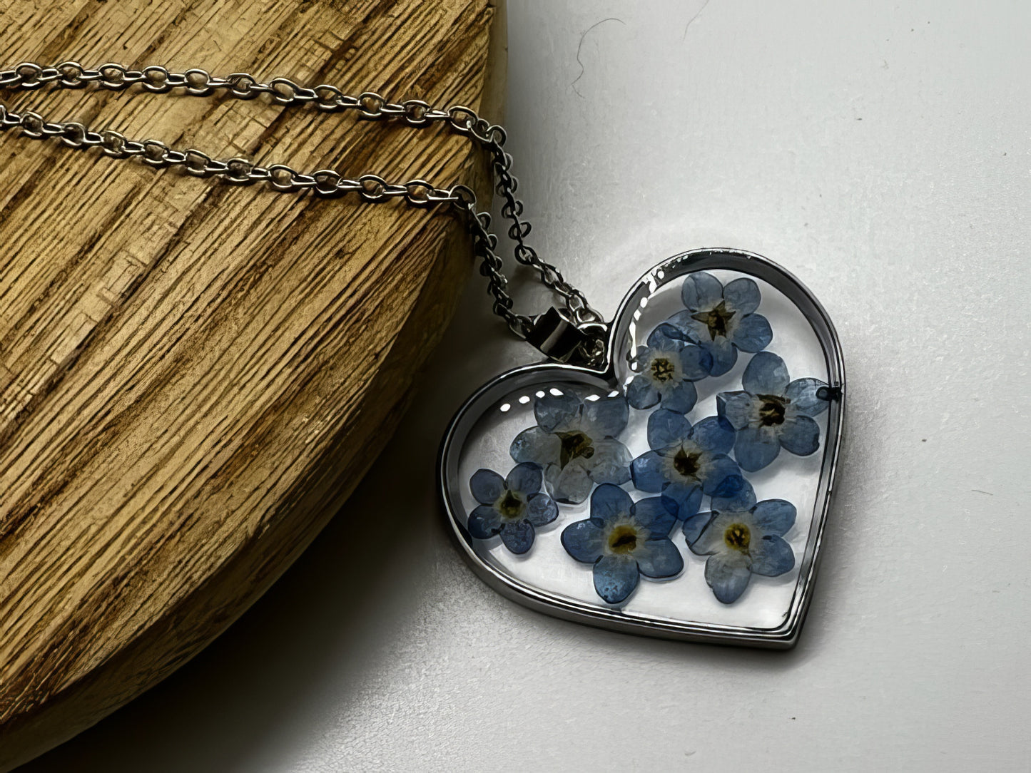 Heart Acrylic Dried Preserved Fresh Flower Necklace in Cornflower Blue