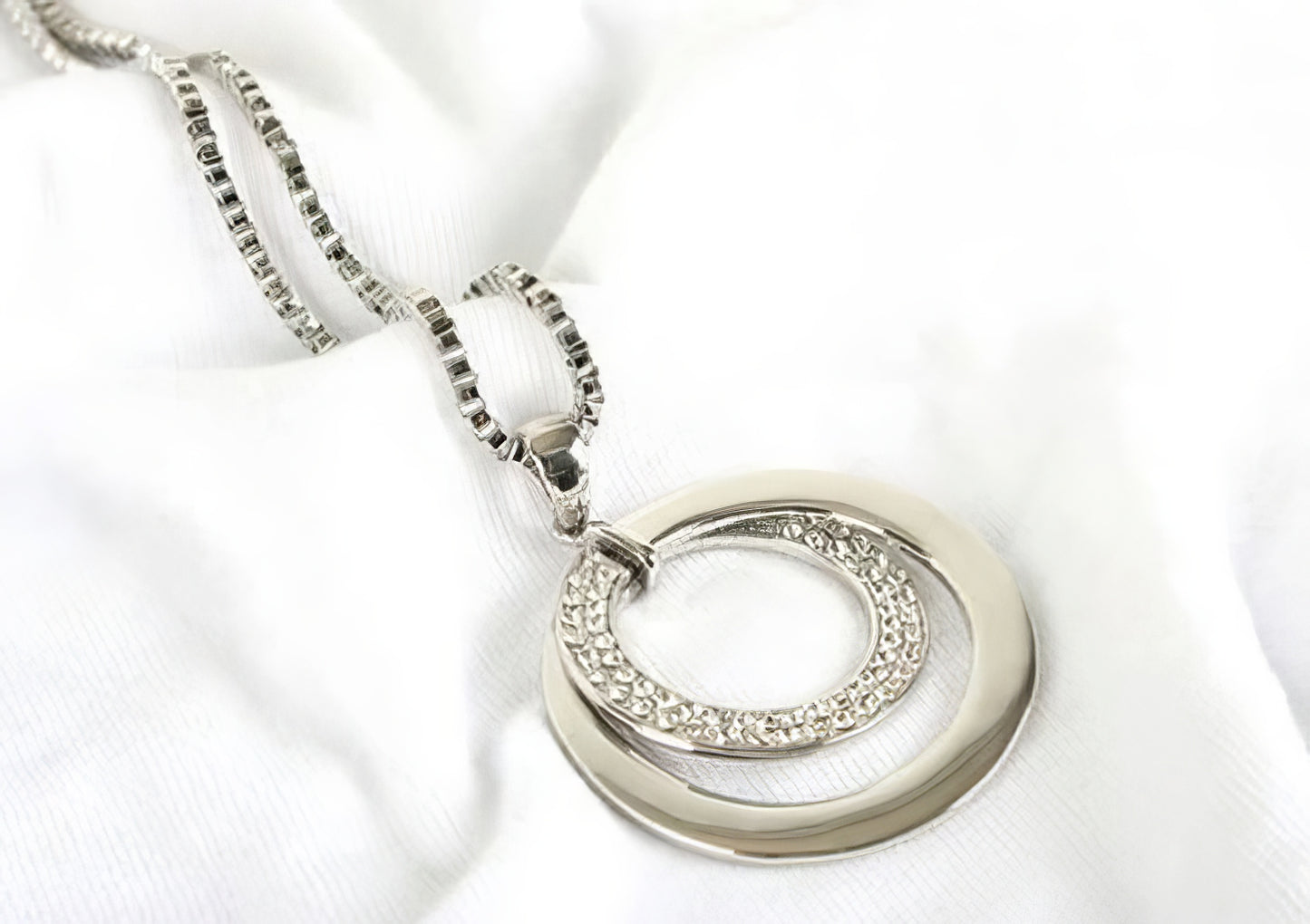 Crystal Rhinestone Double Circle Pendant Necklace in Silver