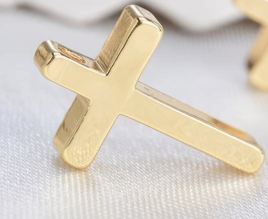 Small Cross Charm Pendant Necklace in Gold