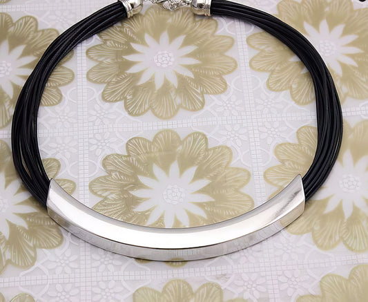 Leather Rope Arched Metal Pendant Necklace in Silver