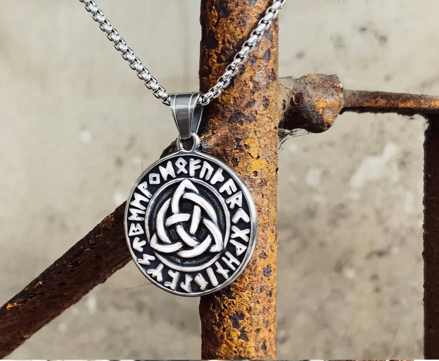 Circle Trinity Pendant Valknut Viking Metal Necklace in Silver