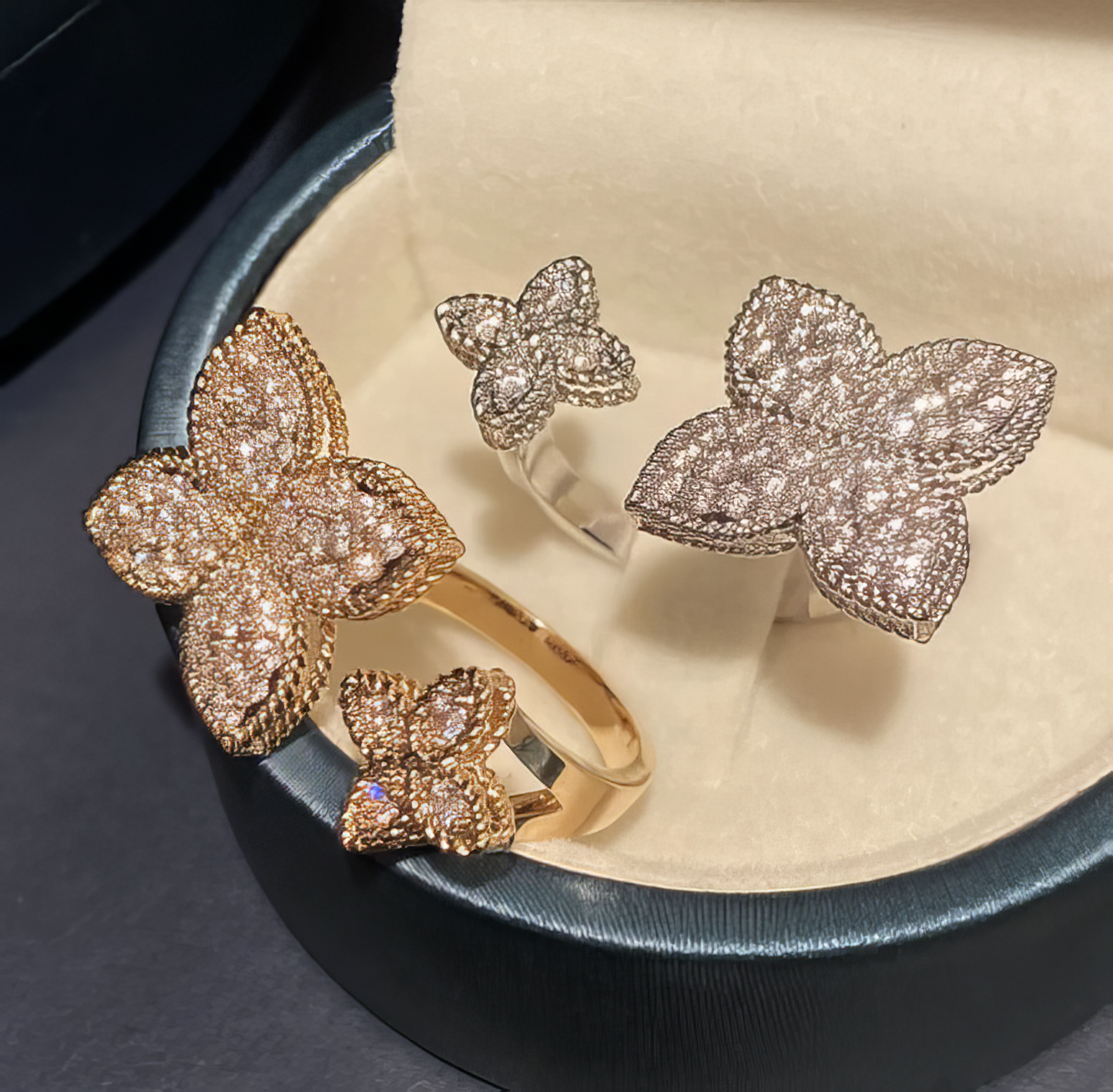 Four Leaf Clover Pear Zircon Ring in Gold