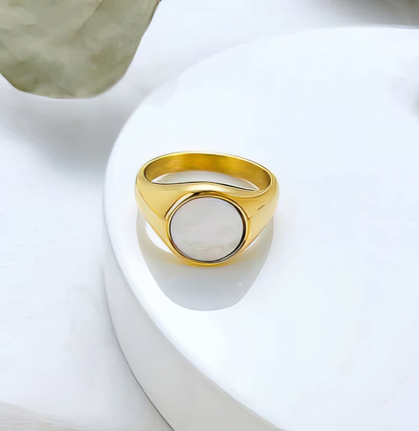 Stainless Steel Signet Ring Size 8 in Gold with Silver Center